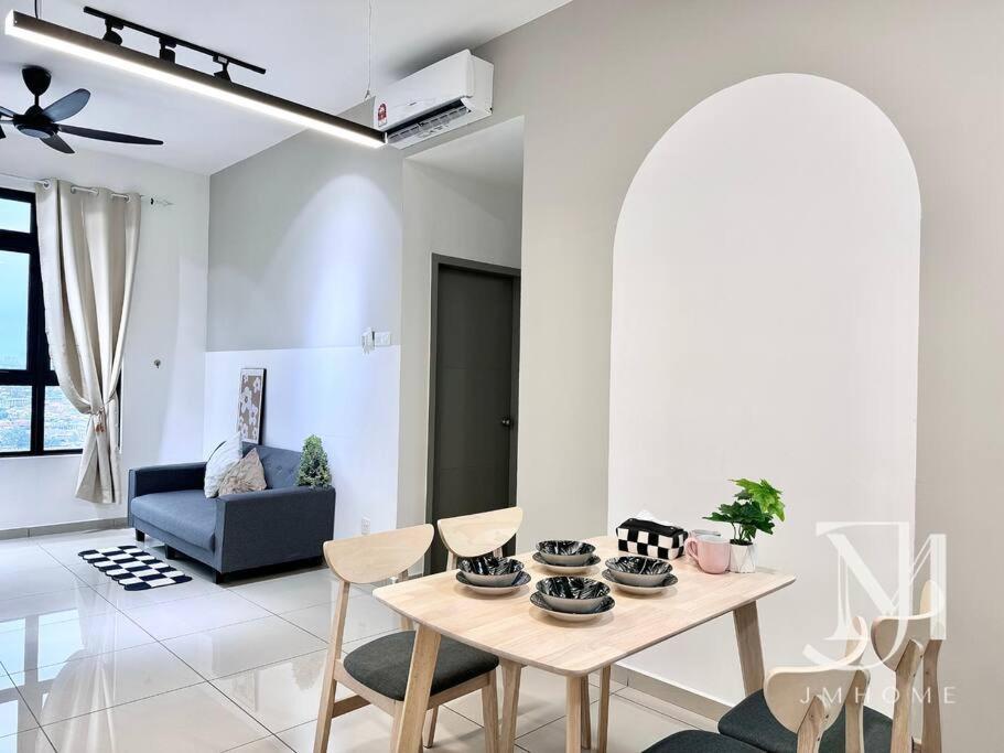 Parkland Batu11 2br Mrt Free Parking #22 Apartment *