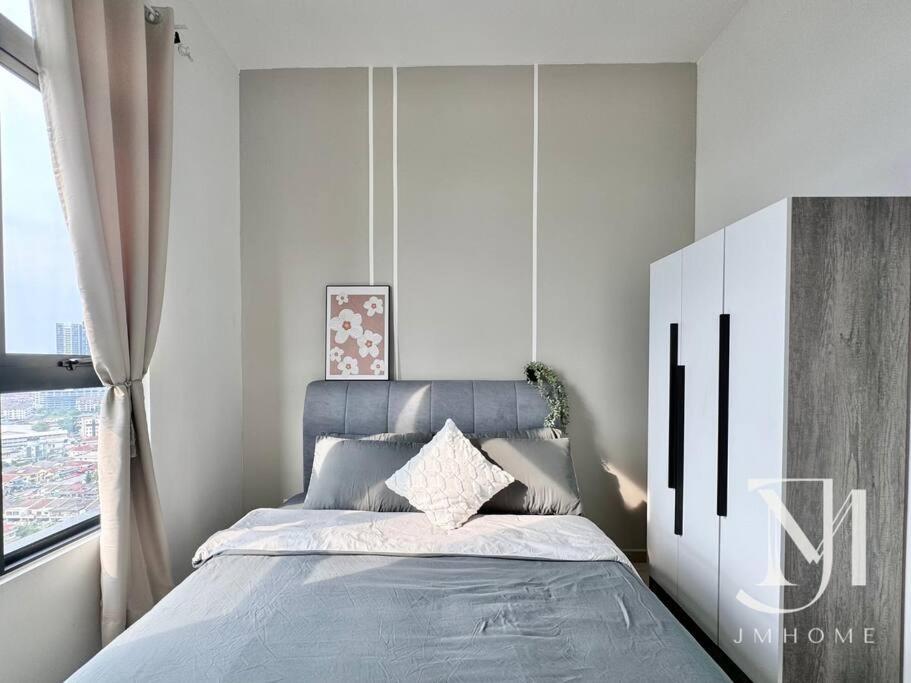 Parkland Batu11 2br Mrt Free Parking #22