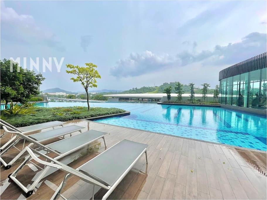 Apartment Parkland Batu11 2br Mrt Free Parking #22 *
