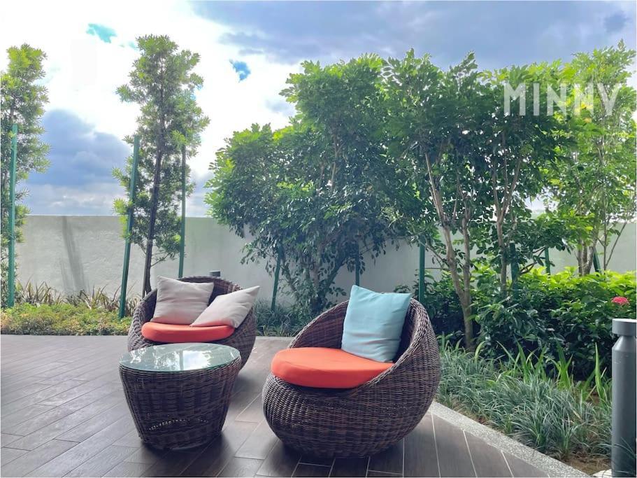 Parkland Batu11 2br Mrt Free Parking #22 Apartment